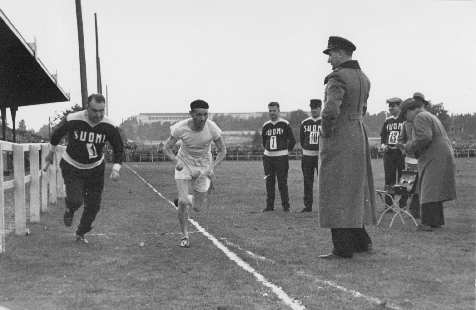 A friendly race with Paavo Nurmi in the early 1930’s. © Urheilumuseo