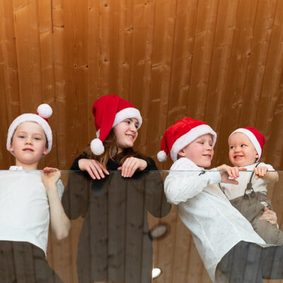 Lapset jouluna huvilassa Eerikkilä