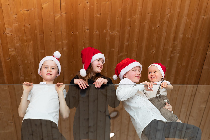Lapset jouluna huvilassa Eerikkilässä